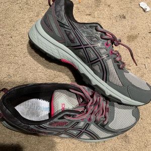 ASICS women’s gym shoes 9.5 or 41.5 EUR